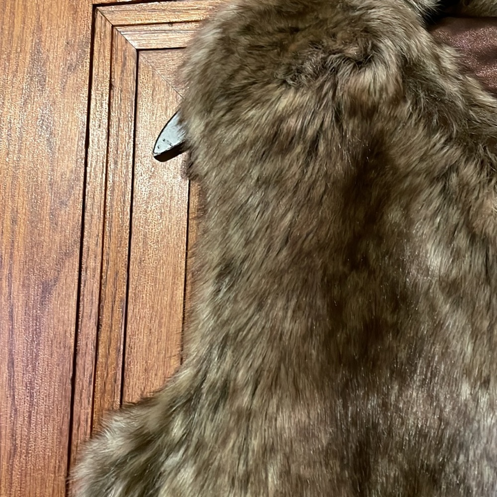 Polo Ralph Lauren brown faux fur vest; kid’s XL Adorable - Picture 3 of 10